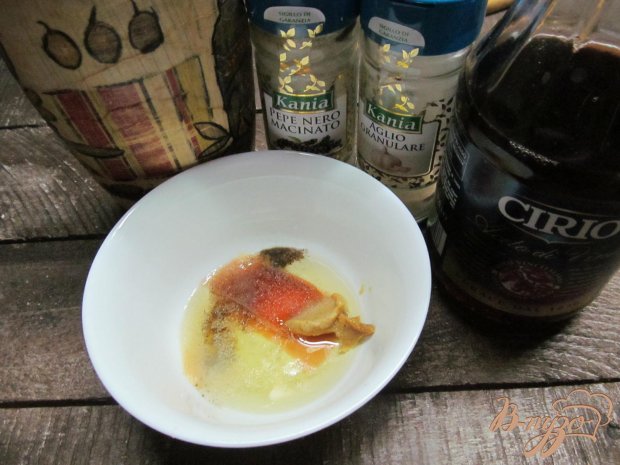 Салат из кровяной колбасы с перепелиными яйцами Салат из кровяной колбасы с перепелиными яйцами
