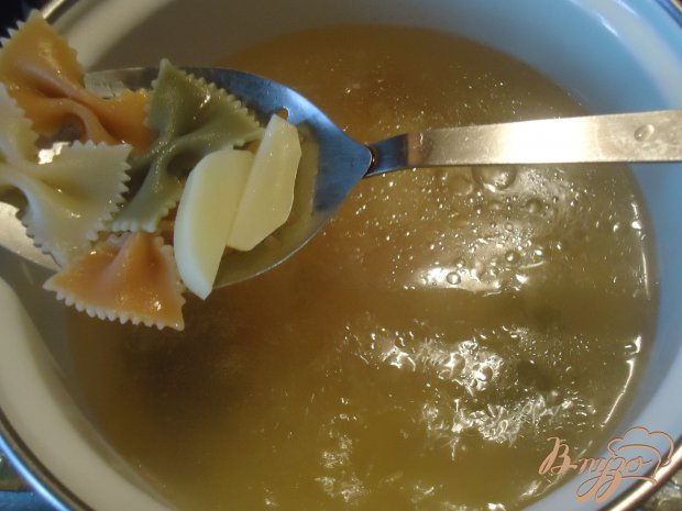Куриный суп с броккли, цветной капустой и "бантиками" Куриный суп с броккли, цветной капустой и "бантиками"