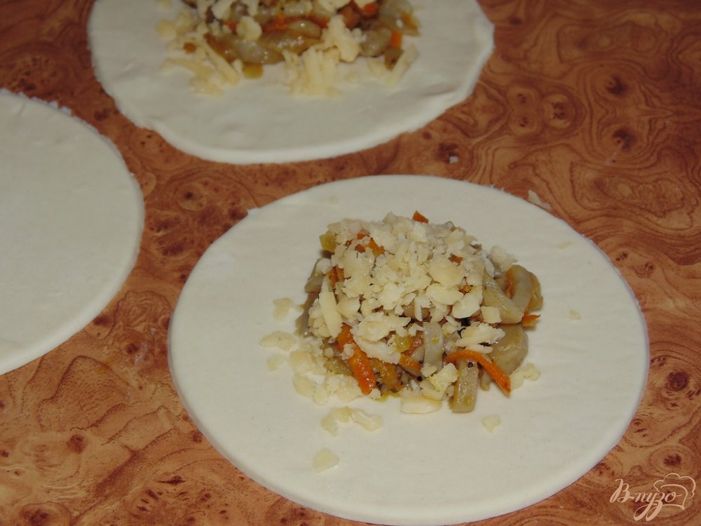 Слойки-мешочки с грибами и сыром Слойки-мешочки с грибами и сыром
