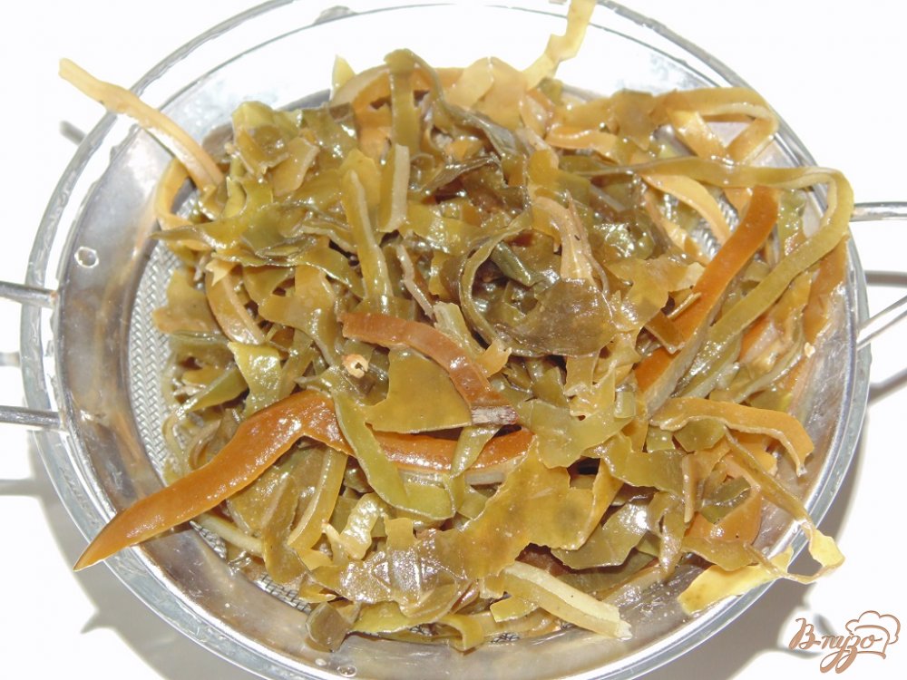 Салат с морковью по-корейски, ламинарией и маринованным огурчиком Салат с морковью по-корейски, ламинарией и маринованным огурчиком