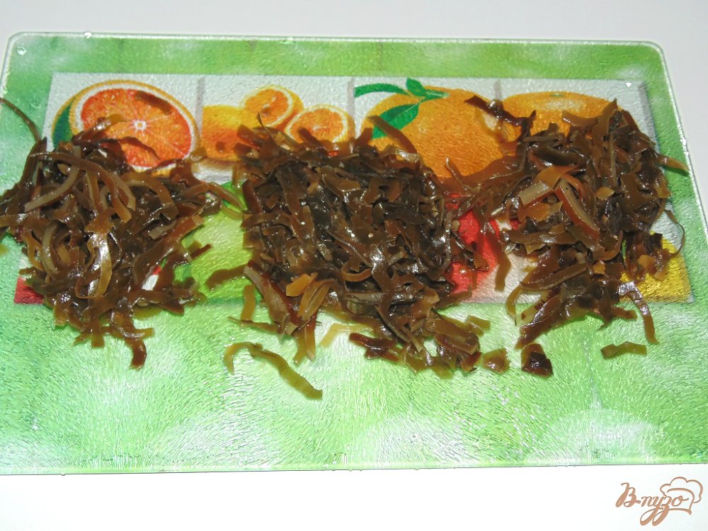 Салат с морковью по-корейски, ламинарией и маринованным огурчиком Салат с морковью по-корейски, ламинарией и маринованным огурчиком