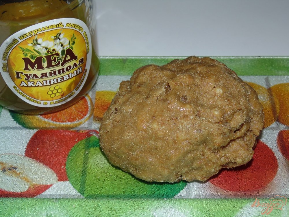 Домашние конфеты Медовые с грецким орехом и изюмом Домашние конфеты Медовые с грецким орехом и изюмом
