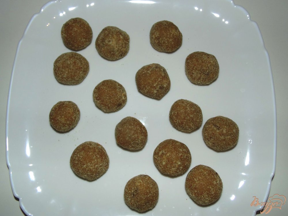 Домашние конфеты Медовые с грецким орехом и изюмом Домашние конфеты Медовые с грецким орехом и изюмом