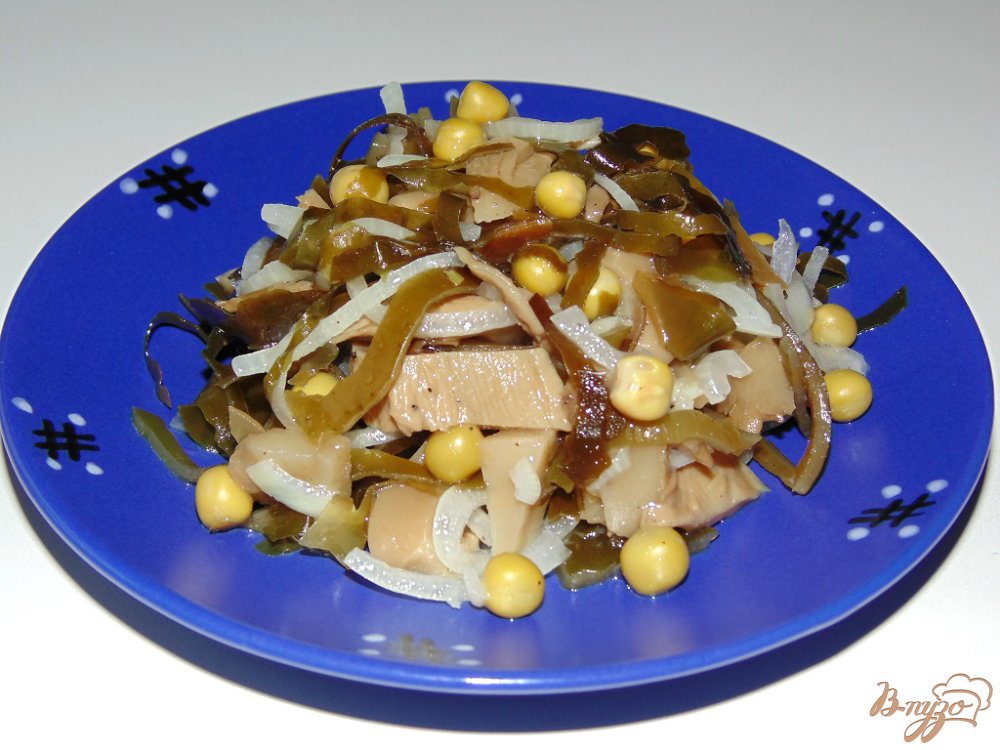Салат из маринованной морской капусты с маринованными грибочками Салат из маринованной морской капусты с маринованными грибочками