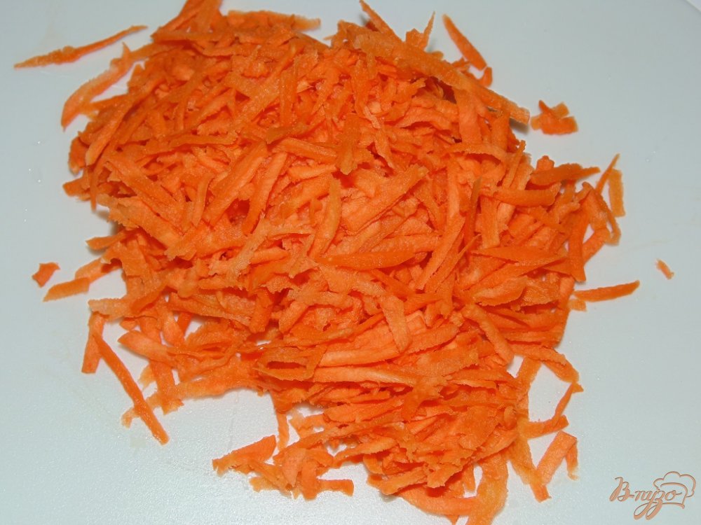 Капустный салат с копченым сыром и морковью Капустный салат с копченым сыром и морковью
