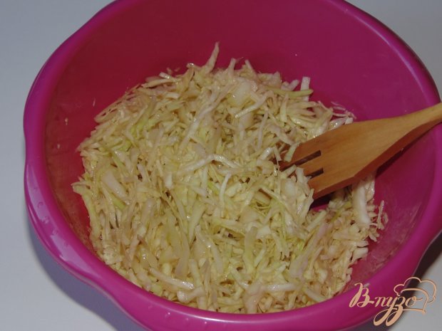 Салат из белокочанной капусты с грецкими орехами и кунжутом Салат из белокочанной капусты с грецкими орехами и кунжутом