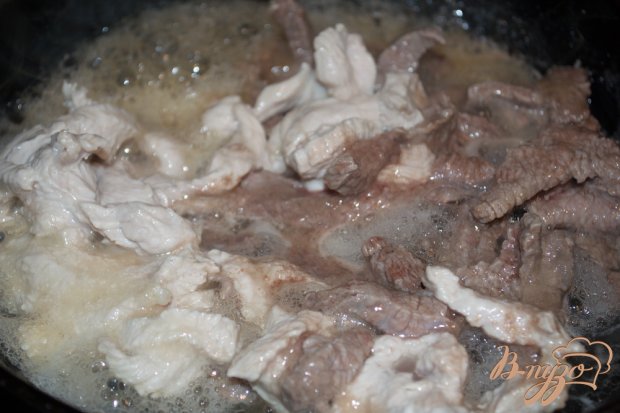 Жаркое на сковороде с двумя видами мяса Жаркое на сковороде с двумя видами мяса