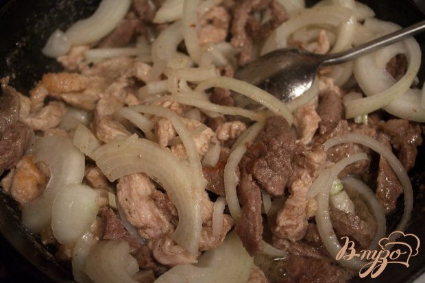 Жаркое на сковороде с двумя видами мяса Жаркое на сковороде с двумя видами мяса