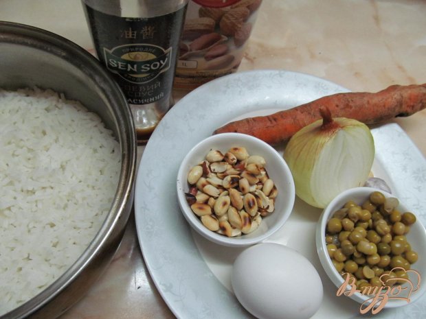 Жареный рис с яйцом и овощами Жареный рис с яйцом и овощами