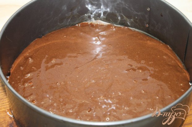 Шоколадный торт с грецкими орехами, сгущенным молоком и шоколадным соусом Шоколадный торт с грецкими орехами, сгущенным молоком и шоколадным соусом