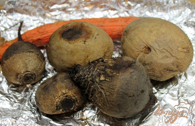 Свекольный салат с маринованным луком и яблоком Свекольный салат с маринованным луком и яблоком