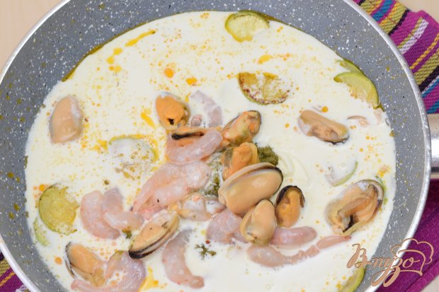 Макароны с кабачком, соусом Песто и морепродуктами Макароны с кабачком, соусом Песто и морепродуктами