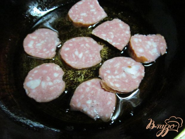 Жареные лепешки с колбасой и оливками Жареные лепешки с колбасой и оливками