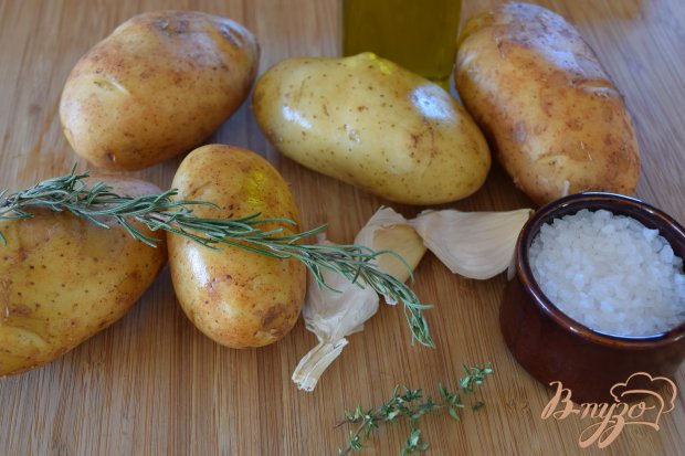 Картофель, запеченный с травами и чесноком Картофель, запеченный с травами и чесноком