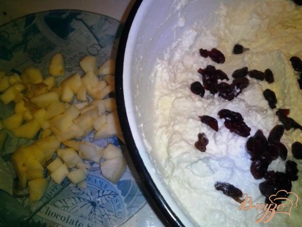 Творожная запеканка с сушёной клюквой и яблоком в мультиварке-скороварке Творожная запеканка с сушёной клюквой и яблоком в мультиварке-скороварке
