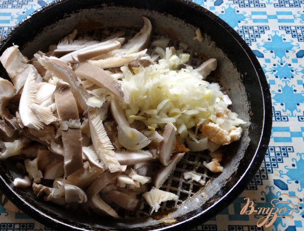 Спагетти с вешенками и курицей в белом соусе Спагетти с вешенками и курицей в белом соусе