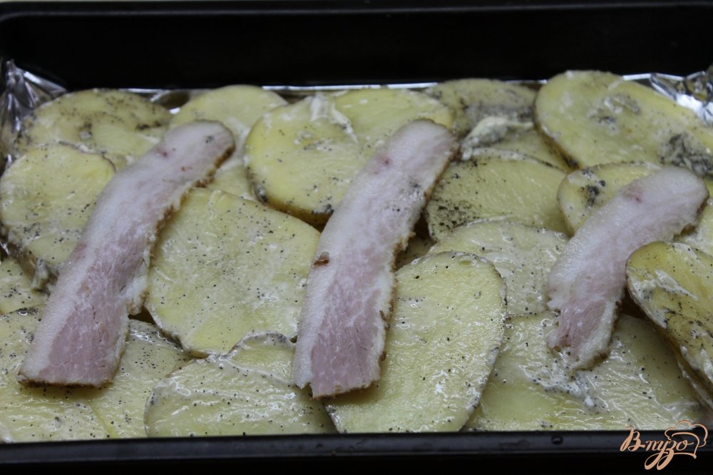 Ароматный картофель по - сельски запеченный с беконом Ароматный картофель по - сельски запеченный с беконом