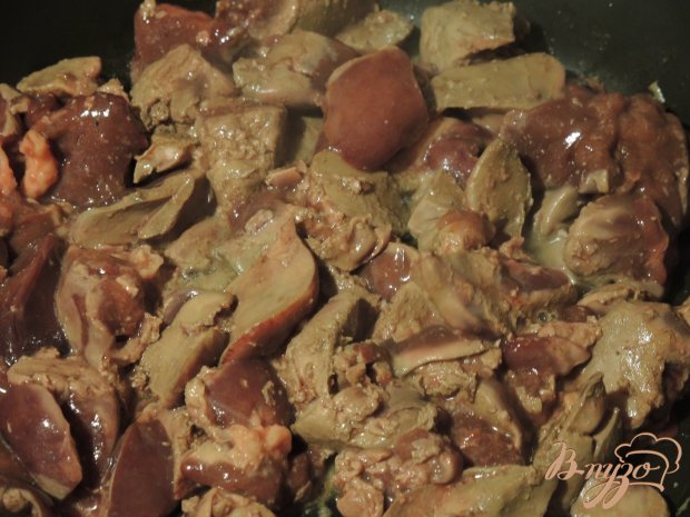 Куриная печень с фасолью в томатном соусе Куриная печень с фасолью в томатном соусе