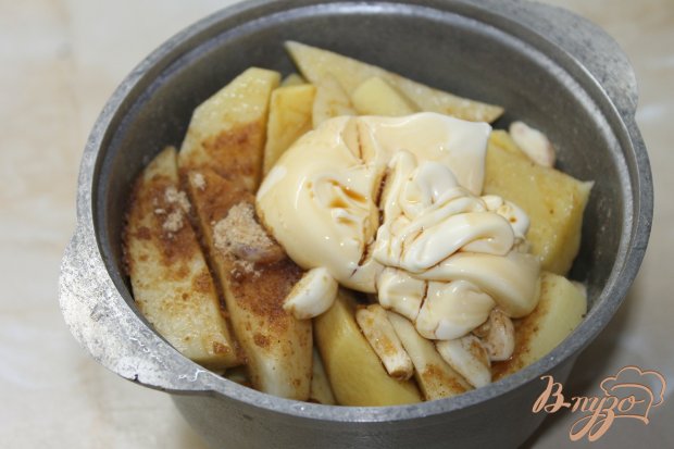 Запеченный маринованный цыпленок с картофелем Запеченный маринованный цыпленок с картофелем