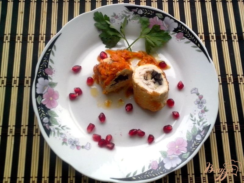 Рулетики куриные с черносливом и яблоком Рулетики куриные с черносливом и яблоком
