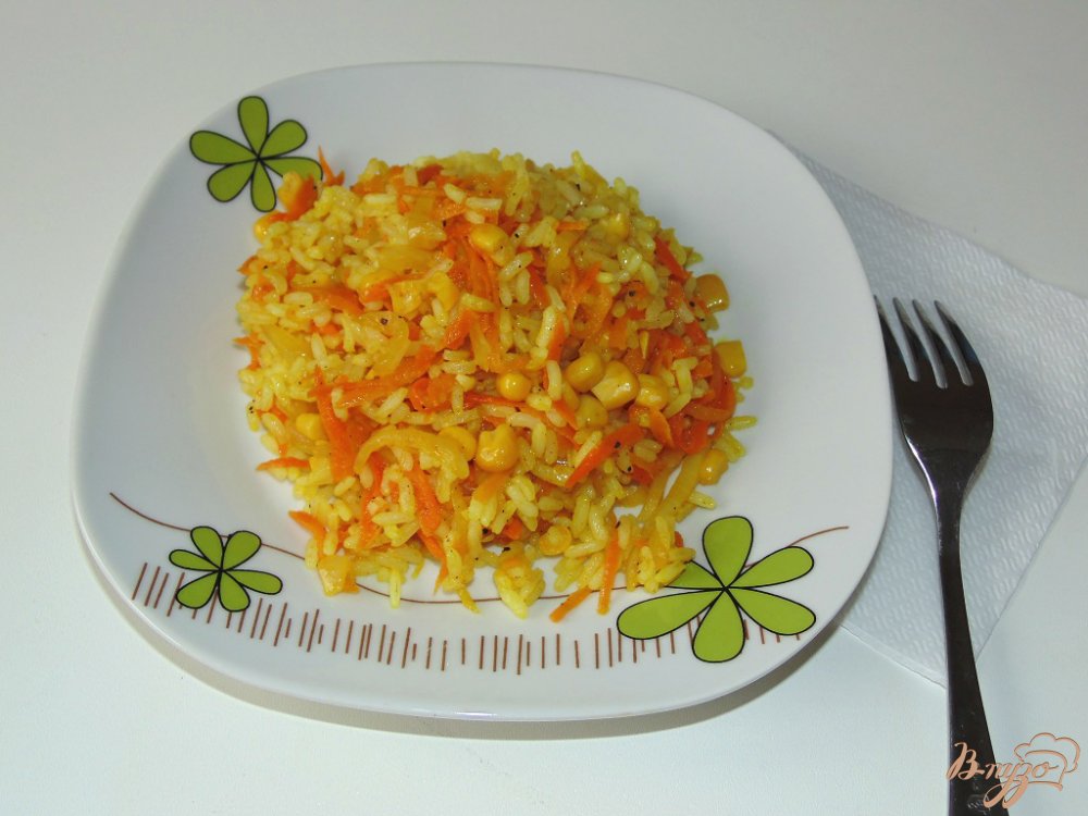 Желтый рис с консервированной кукурузой Желтый рис с консервированной кукурузой