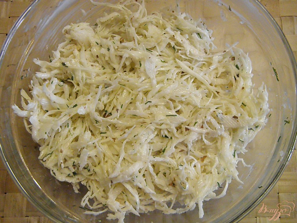 Салат с редькой, орехами и сметаной Салат с редькой, орехами и сметаной