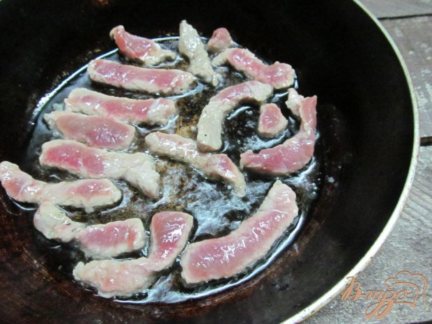 Мясо на лепешке с жаренным картофелем Мясо на лепешке с жаренным картофелем