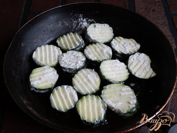 Цукини с чесноком и кедровыми орешками Цукини с чесноком и кедровыми орешками