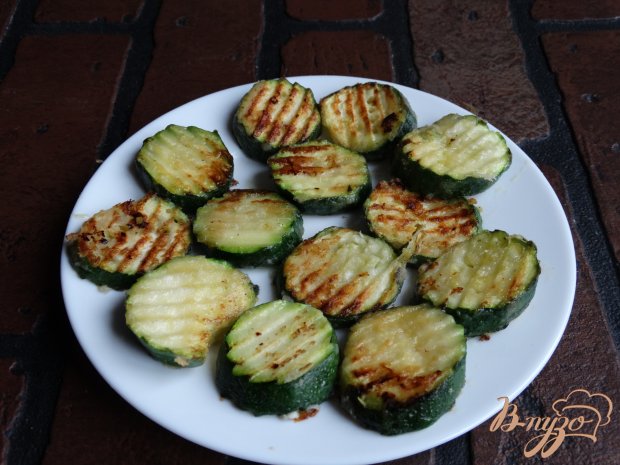 Цукини с чесноком и кедровыми орешками Цукини с чесноком и кедровыми орешками