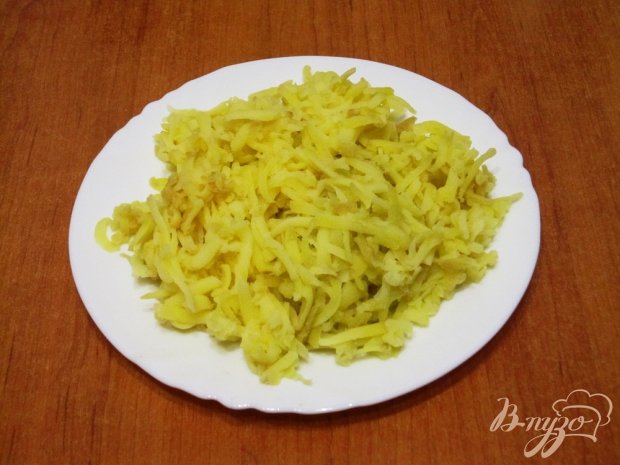 Слоеный салат с мясом и овощами Слоеный салат с мясом и овощами