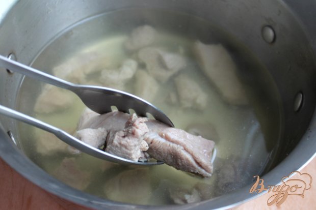 Мясной бульон с пряностями зеленью и яйцом Мясной бульон с пряностями зеленью и яйцом