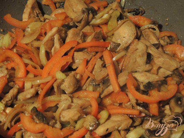Гречневая лапша (соба) с курицей и овощами Гречневая лапша (соба) с курицей и овощами