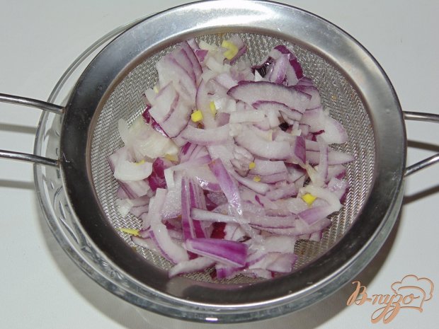 Салат из красной капусты с красным луком и кукурузой Салат из красной капусты с красным луком и кукурузой