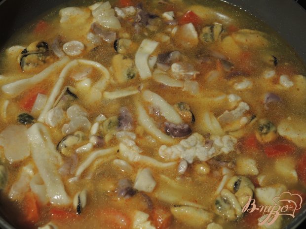 Паэлья с курицей и морепродуктами Паэлья с курицей и морепродуктами