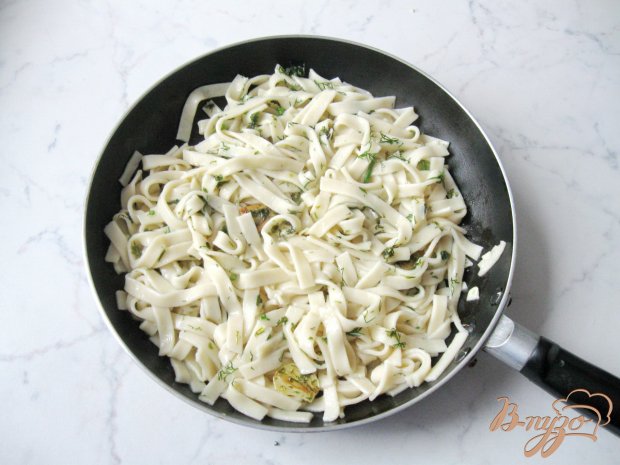 Домашняя лапша с чесноком и зеленью Домашняя лапша с чесноком и зеленью