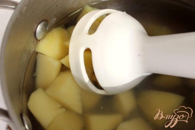 Картофельный суп с креветками, сыром и чесноком Картофельный суп с креветками, сыром и чесноком