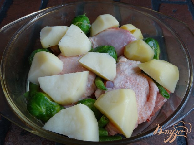 Курица запеченная со стручковой фасолью и брюссельской капустой Курица запеченная со стручковой фасолью и брюссельской капустой