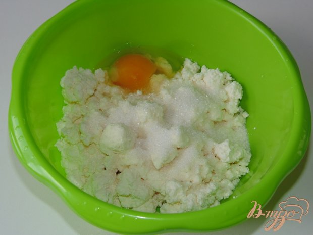 Сырники с черной смородиной Сырники с черной смородиной