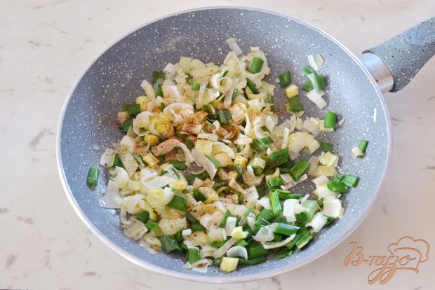 Слоеный пирог с куриным филе и луком пореем Слоеный пирог с куриным филе и луком пореем