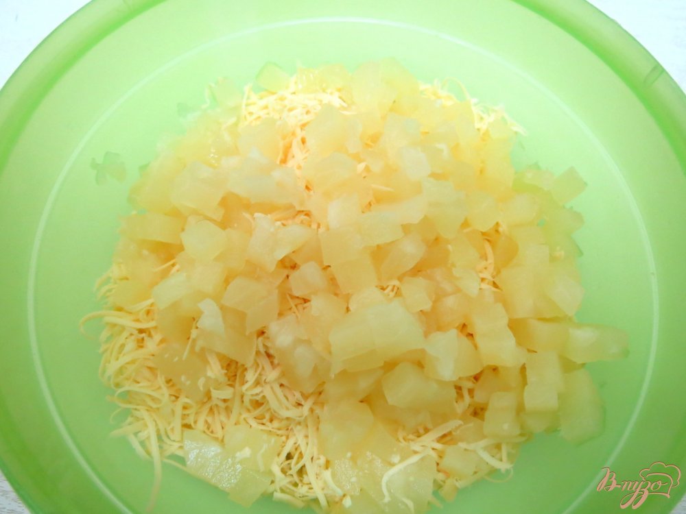 Салат с ананасом, сыром и чесноком Салат с ананасом, сыром и чесноком