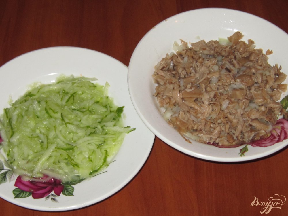 Салат с огурцом и маринованными вешенками Салат с огурцом и маринованными вешенками