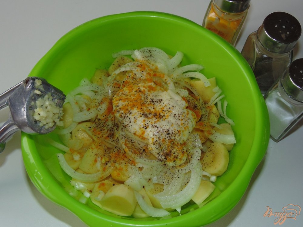 Картофель запеченный со сметаной и луком в рукаве Картофель запеченный со сметаной и луком в рукаве