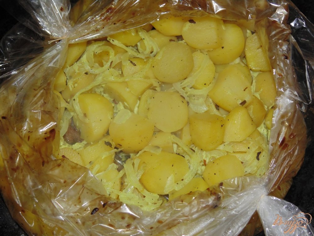 Картофель запеченный со сметаной и луком в рукаве Картофель запеченный со сметаной и луком в рукаве