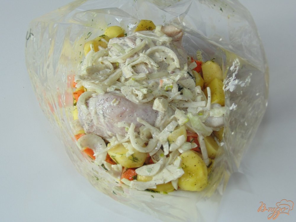 Куриный окорочок с овощами запеченный в рукаве Куриный окорочок с овощами запеченный в рукаве