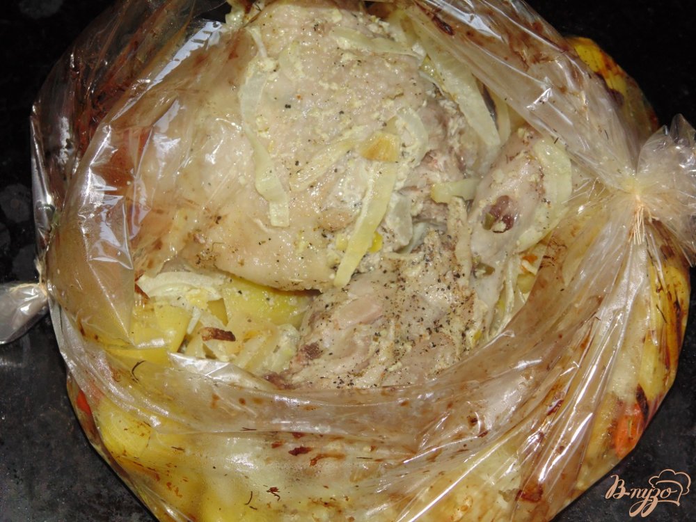 Куриный окорочок с овощами запеченный в рукаве Куриный окорочок с овощами запеченный в рукаве