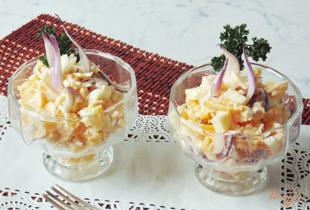 Апельсиновый салат с яблоком, сыром и красным луком Апельсиновый салат с яблоком, сыром и красным луком