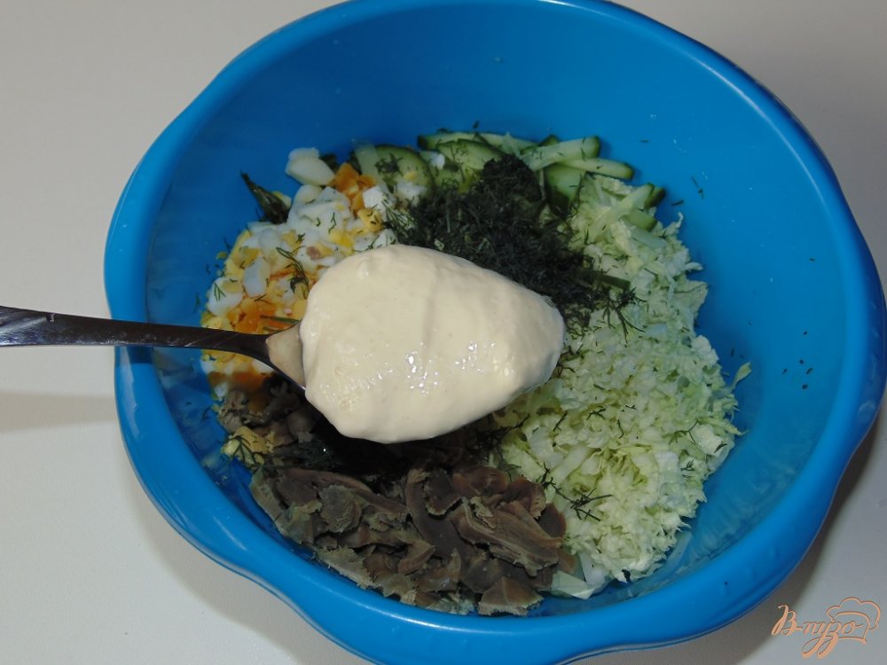 Салат из пекинской капусты с куриными желудочками Салат из пекинской капусты с куриными желудочками