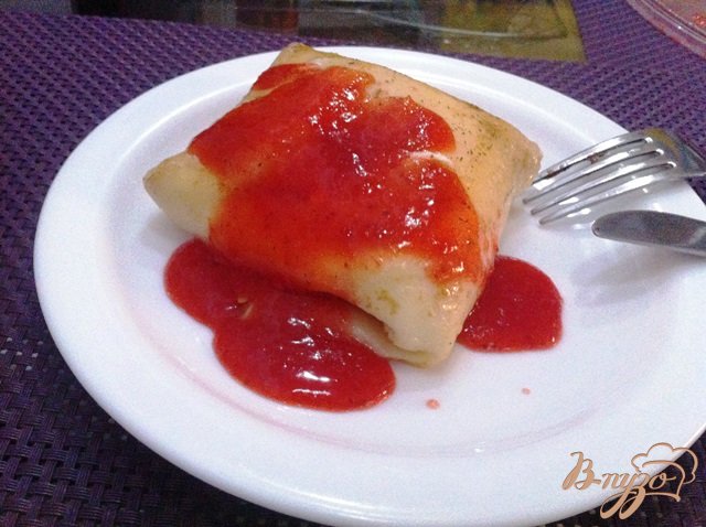 Блинчики с творогом и клубничным соусом Блинчики с творогом и клубничным соусом