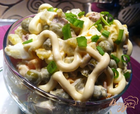 Мясной салат с горошком Мясной салат с горошком