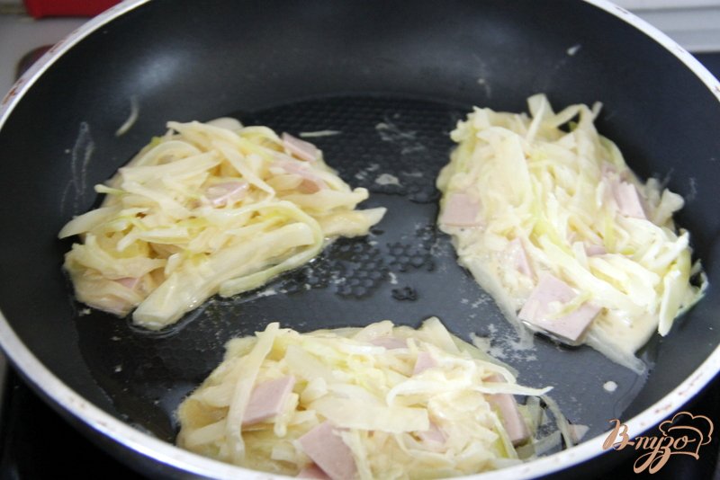Капустный шницель с колбасой Капустный шницель с колбасой